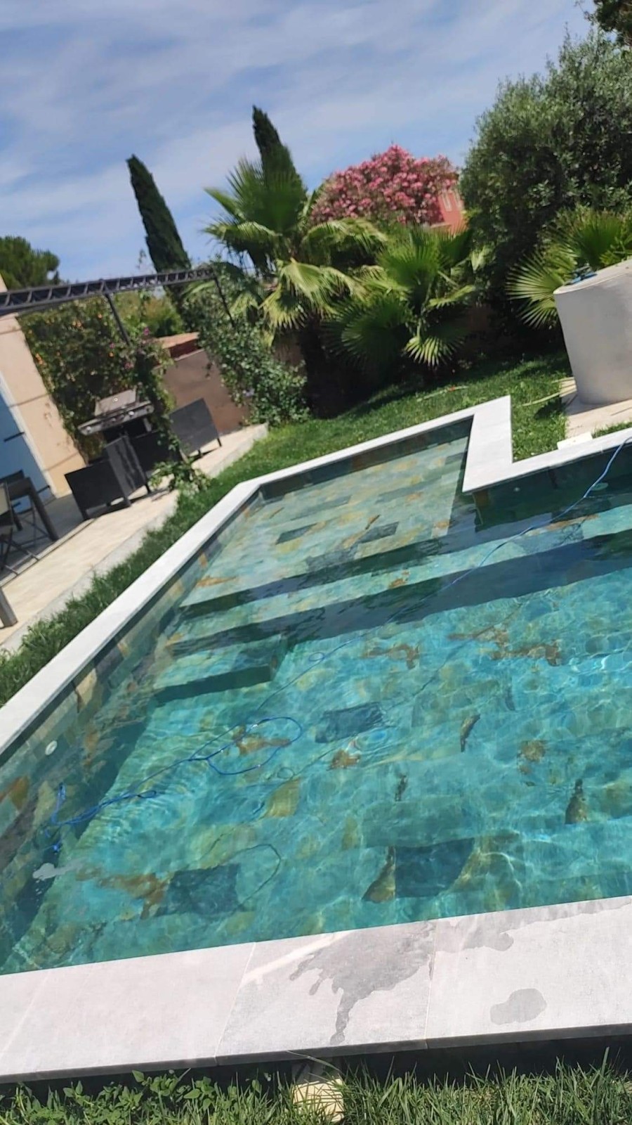 Rénovation d'une piscine en béton armé à proximité de grimaud