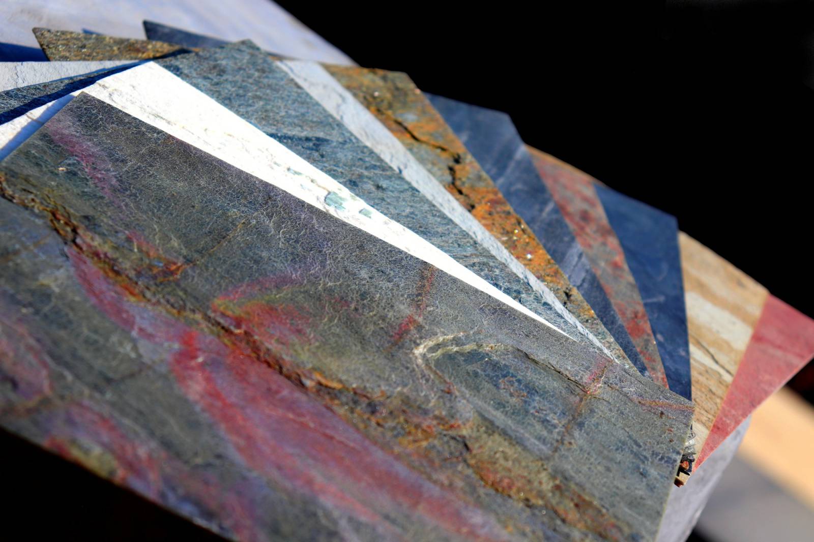 flexipierre flexi pierre piscine batibloc nouveau feuille roche concept Var Hyères cuers toulon aix en provence marseille sollies-pont la crau paca la londe pignan roquebrussane  la garde la valette le pradet carqueiranne rocbaron puget-ville perrefeu-du-