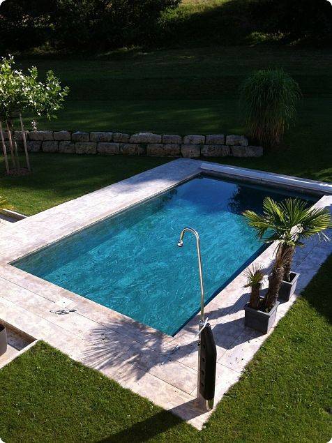 Pose d'une piscine préfabriquée en béton armé PVC armé Hyères