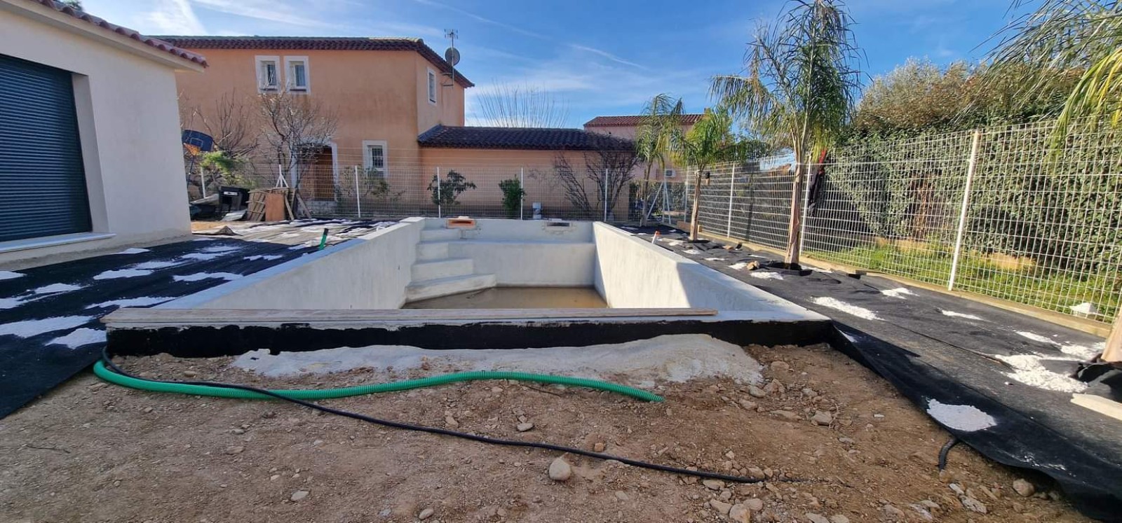 Les piscines Batibloc l'unique constructeur en béton coffré à Bormes les mimosas