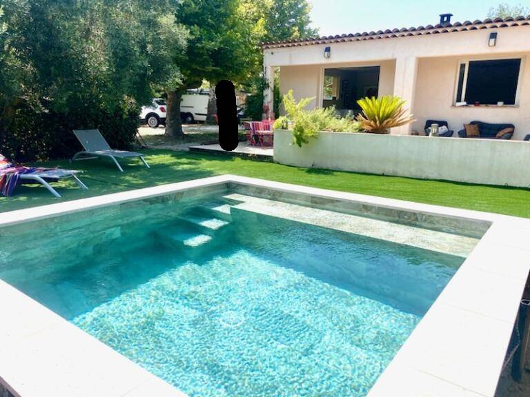 petit piscine béton moins de 10m2 carrelage Bali dans le var toulon Hyères