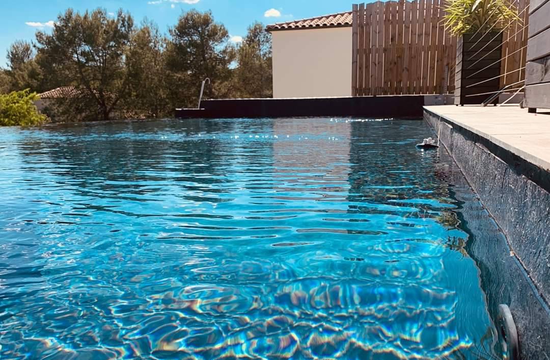 Fondations Solides, Piscine Durable : L’Importance d’un Sol Bien Préparé pour votre Piscine en Béton