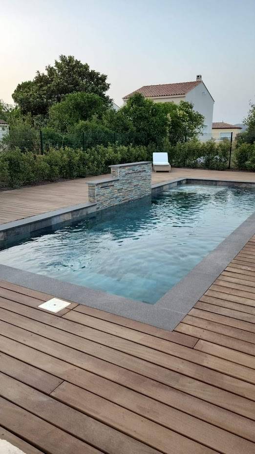 Préparer sa Piscine en Béton pour l'Hiver : Les Étapes Essentielles pour un Printemps en Toute Sérénité