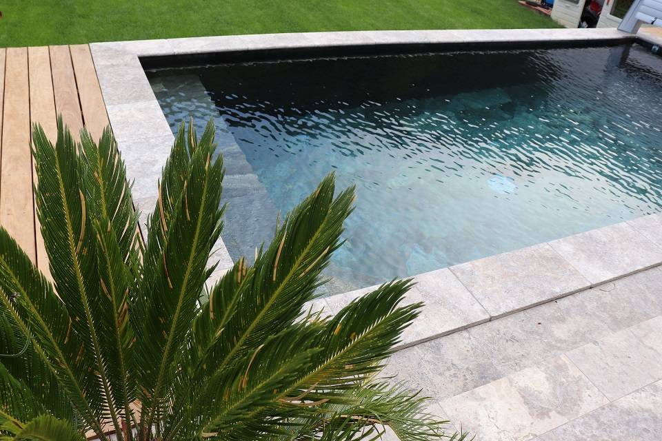 piscine traditionnelle en pierre de BALI 