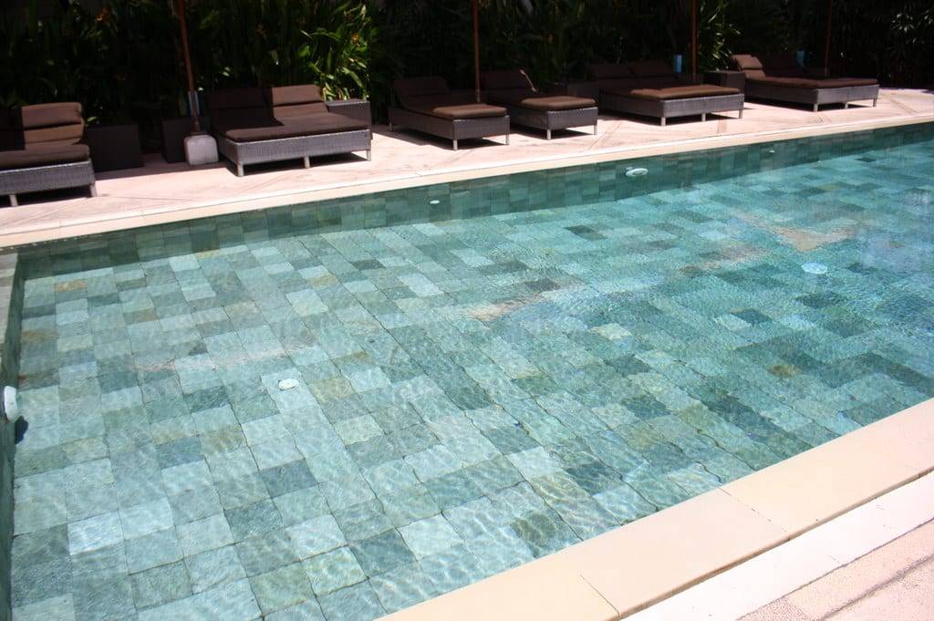 Planifier la Construction de Votre Piscine en Béton pour l’Été 2025