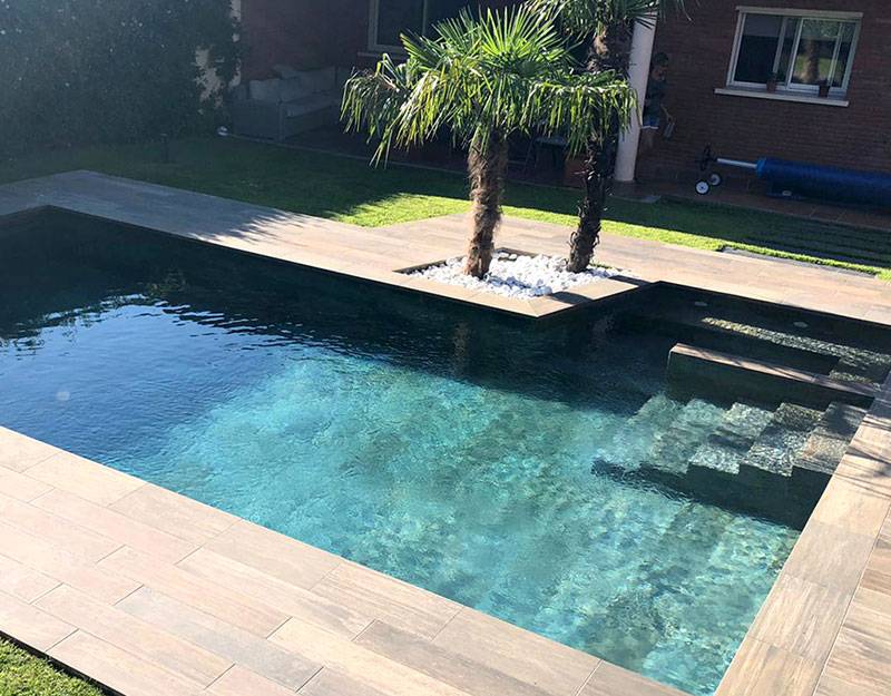 Constructeur de piscines en béton armé monobloc coffré dans le Var