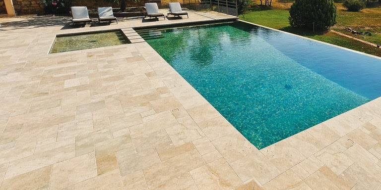 Le lave pieds avec la construction de votre piscine