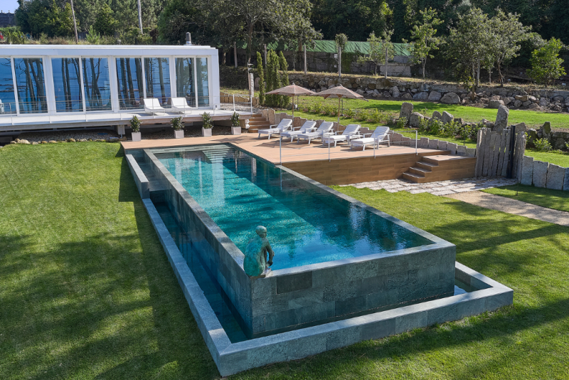 Piscine à débordement Trésor de Bali : un bassin d’exception aux eaux turquoise