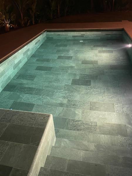 Effet pierre naturelle : l'esthétique minérale sans compromis.