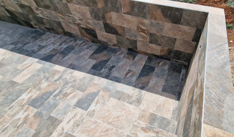 Carrelage piscine haut de gamme Le Muy