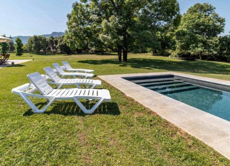 Sécurisez votre patrimoine avec une rénovation en piscine béton armé monobloc, garantissant une structure saine et une isolation performante.