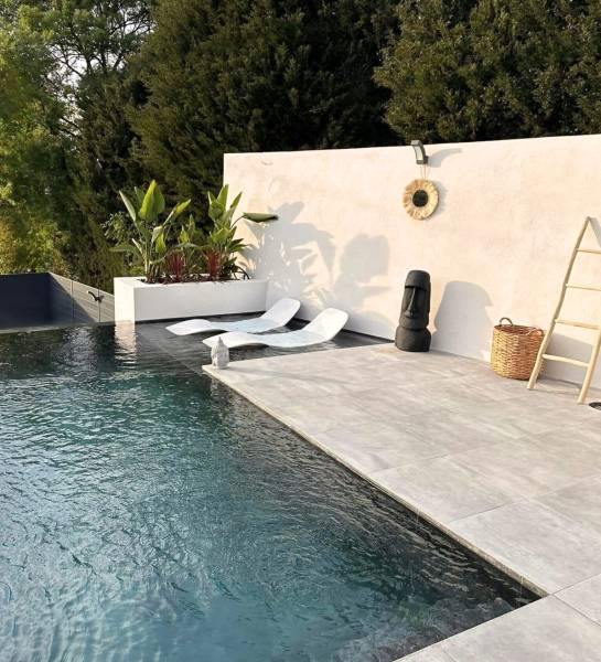 piscine débordement avec plage immergée Var