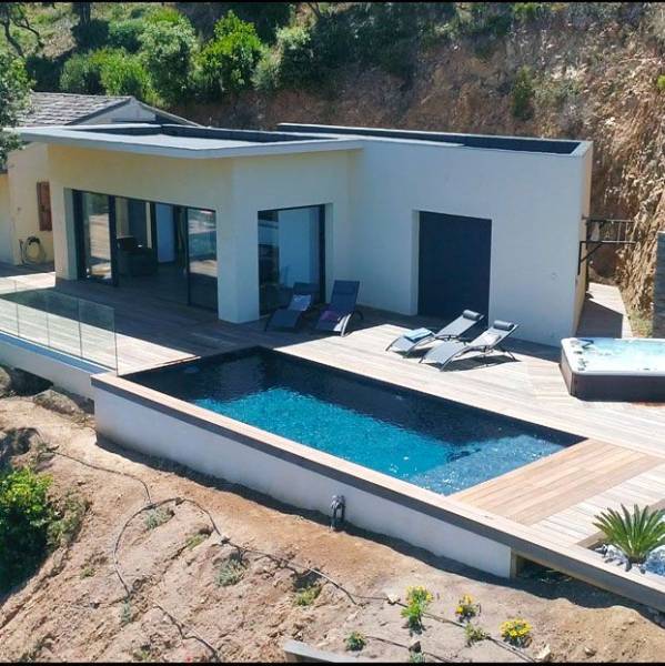 piscine béton armé sur pilotis pour terrains complexes 