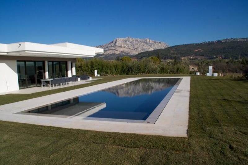 Combien de temps prend la construction d'une piscine en béton ?