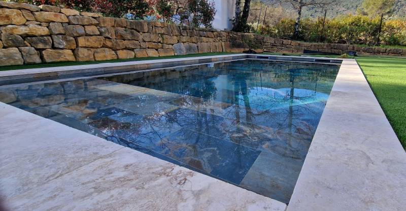 Coulage monobloc piscine béton