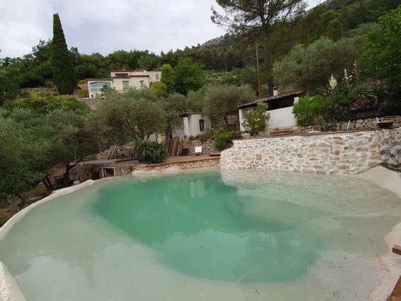 Pisciniste pour piscine lagon avec décoration à Bandol en PACA