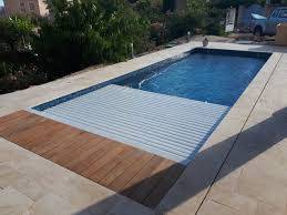 Performance thermique et stabilité : le système Batibloc en piscine béton armé optimise l'adhérence du revêtement et le confort de baignade.