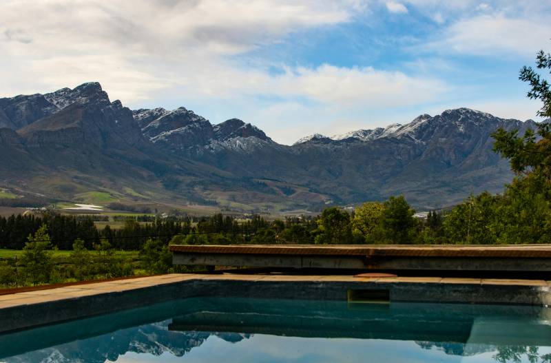 réalisation piscine à débordement béton armé